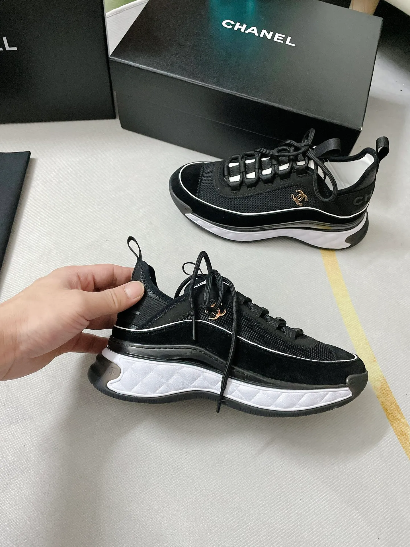👟👟Ex-factory price 480👟👟 Size: 35-45 in stock, welcome to see the board for tasting details. Chanel Chanel Couple Style Xiaoxiang Casual Sports Shoes Dad Shoes Couple Style Counter original version 1:1, each color is accurately matched and internally marked. Black and gold logo. Fabric: Silk cowhide/Imported sheep tendon Outsole: T👟👟Ex-factory price U outsole/Transparent crystal bottom Comes with flip-top magnet box, complete package